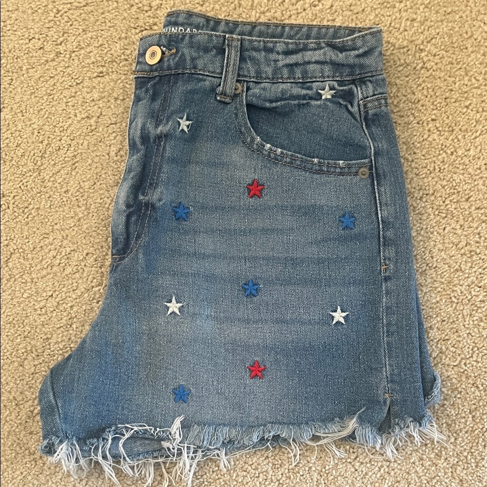 No Boundaries Star-Studded Denim Shorts - Picture 4 of 4